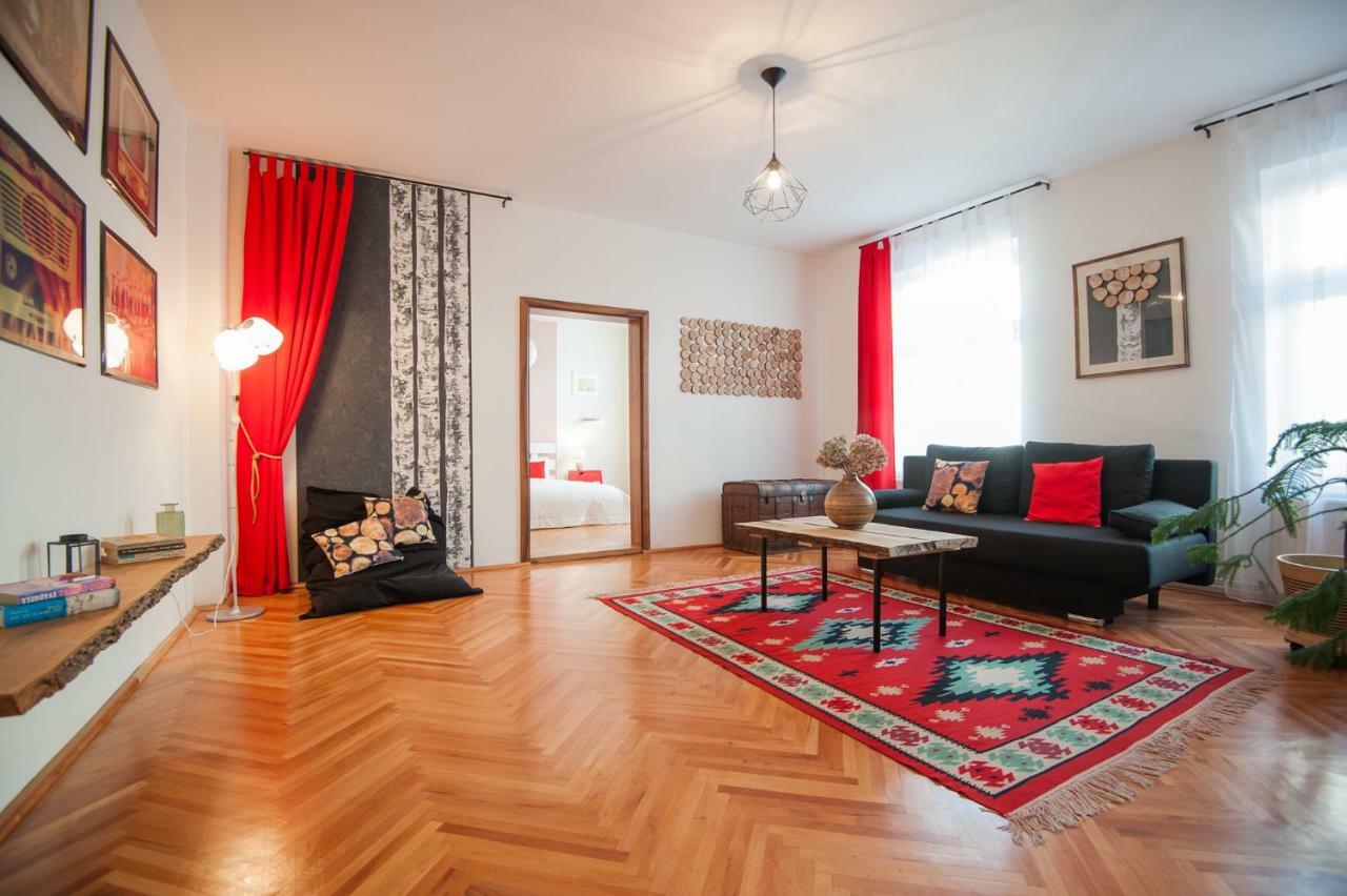 Spacious Stylish Apartment In Old Town Sibiu Bagian luar foto
