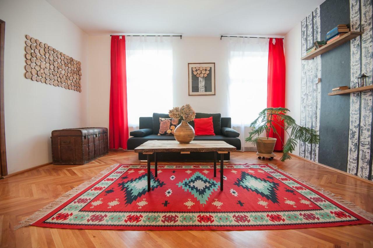 Spacious Stylish Apartment In Old Town Sibiu Bagian luar foto