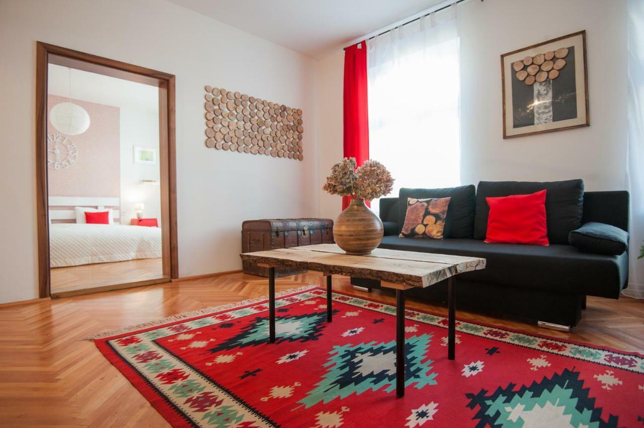 Spacious Stylish Apartment In Old Town Sibiu Bagian luar foto